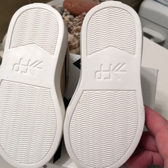 NIB Freshly Picked High Top Leather Sneakers Platinum Size 5 (Toddler) - Picture 6 of 11